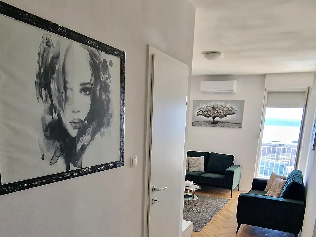 Apartment Lauren Split 0*,