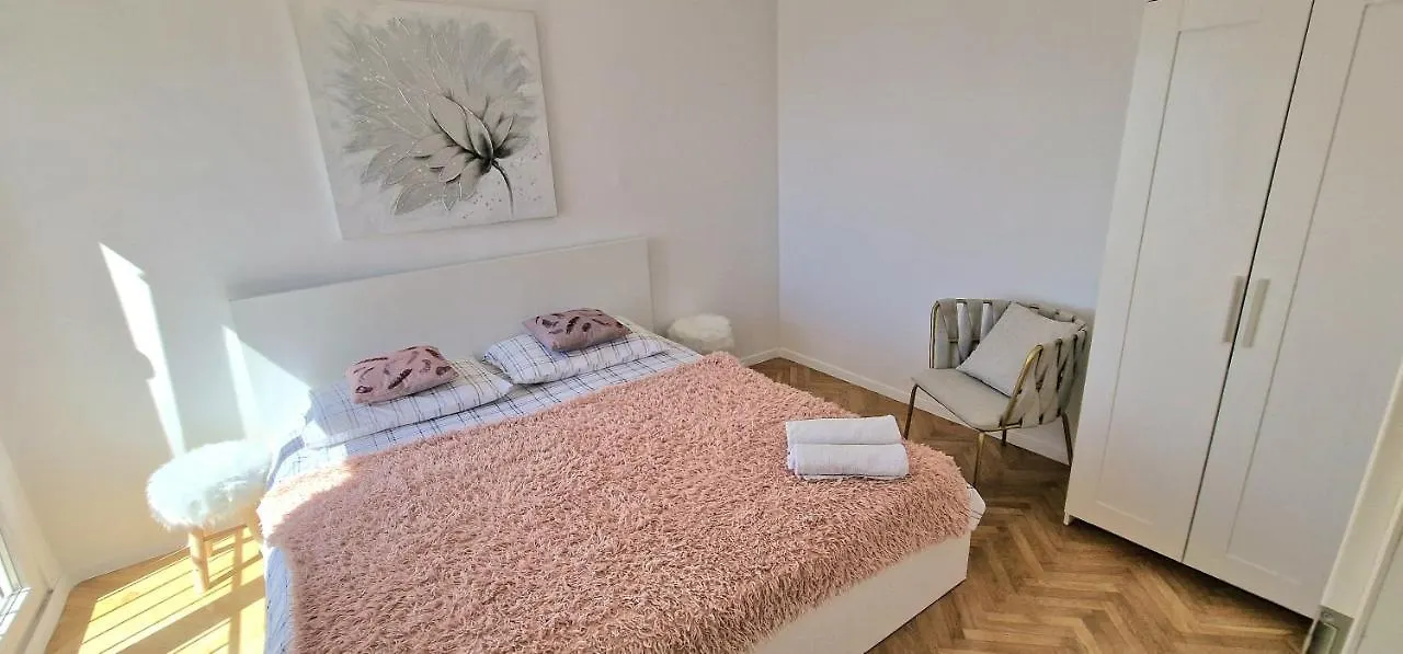 Apartment Lauren Split